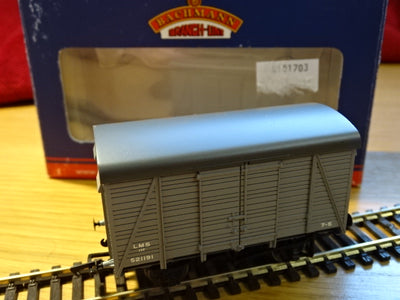 Bachmann 38-080A 12 ton Southern 2+2 planked vent van LMS grey - USED