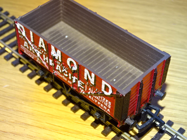 Mainline 7 plank wagon "Diamond" 37404 - USED