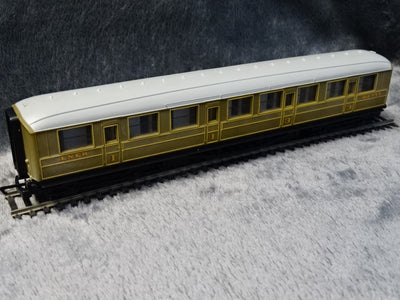 Hornby R4332 LNER composite coach Railroad 22357 - USED
