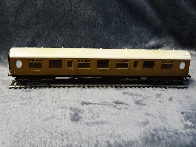 Hornby Triang LNER Teak coach 1010 - USED