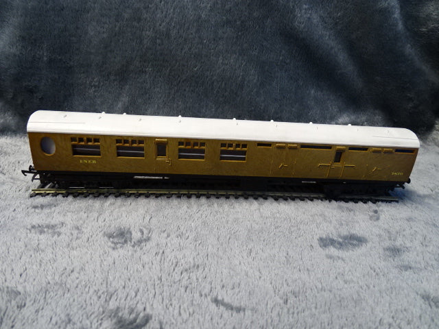 Hornby Triang Teak coach 1870 - USED