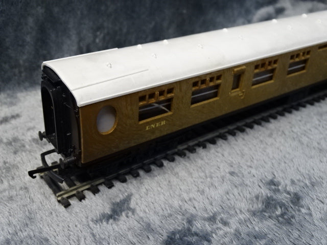 Hornby Triang Teak coach 1870 - USED