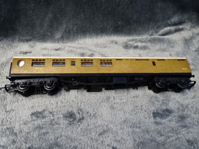 Hornby Triang Teak coach 1870 - USED