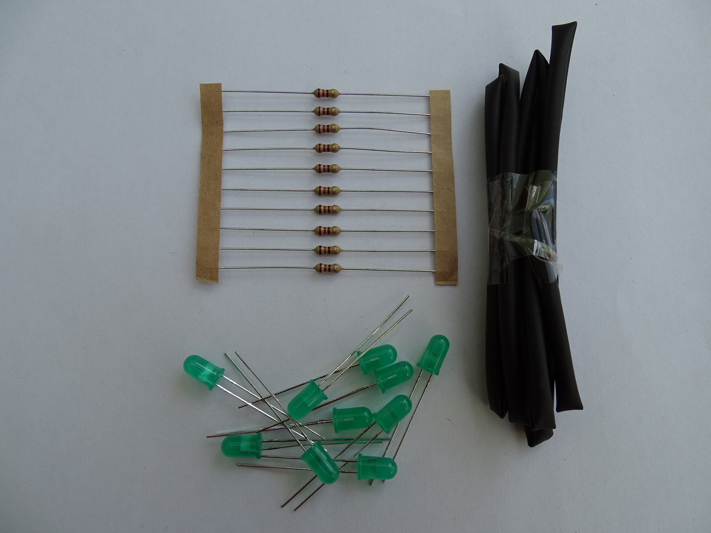 Grünes 5-mm-LED-Kit mit Widerständen 12 VDC (10 Stück)