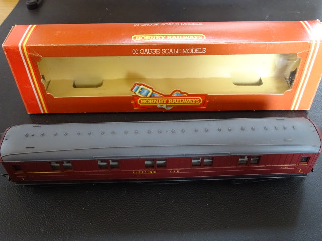 Hornby R485 BR 1re classe wagon-lit en livrée marron - UTILISÉ