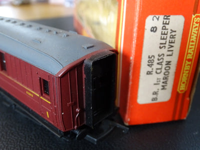 Hornby R485 BR 1st Class sleeper maroon livery coach - USED