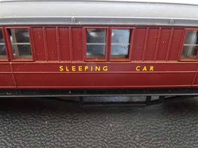 Hornby R485 BR 1st Class sleeper maroon livery coach - USED