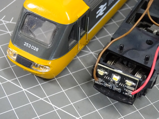 Hornby InterCity 125 LED mise à niveau rouge/blanc DC et DCC