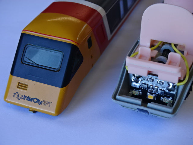 Hornby Advanced Passenger Train (APT) LED mise à niveau rouge/blanc DC et DCC